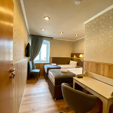 Hotel Golden Gapa Zum Lamm 3*