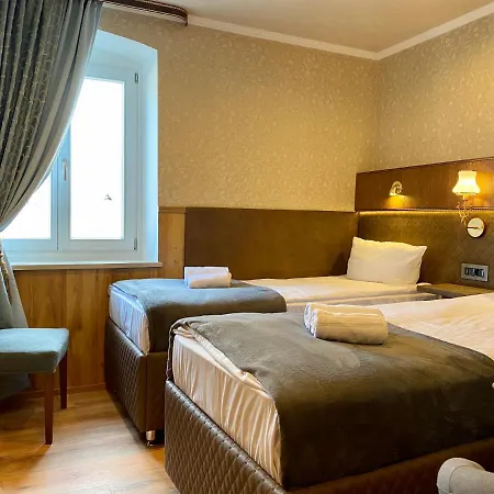 Hotel Golden Gapa Zum Lamm 3*