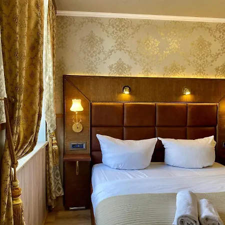 Hotel Golden Gapa Zum Lamm 3*